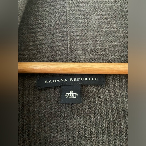 Long open gray cardigan by Banana Republic. - Picture 2 of 3